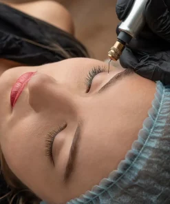 une cliente de la clinique niptuck en france paris effectuant un plasma fit